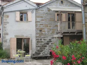 Flori Peaceful House - Short, 20' Drive to the Sea - Image 1