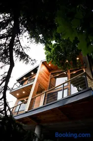 Luxury Alpine Treehouse - Image 1