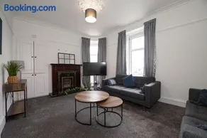 Carnoustie Residence - SJA Stays - 3 Bed Apartment - Image 2