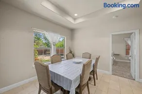 Custom 3BR near Dickies, TCU & Stockyards - Image 4