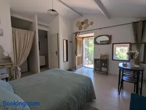 La chambre de Ptitruc au coeur du maquis - Image 5