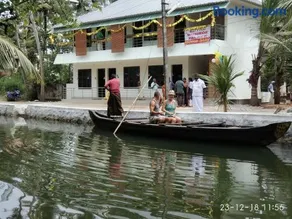 Royal Munroe Palace Home Stay - Image 1