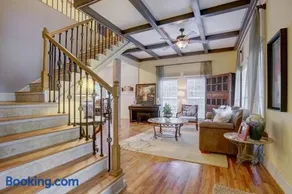 Close to Downtown,1000 mbps WIFI,11-Person Swim Spa, 75" TV 4 Movie Nights, Spacious, Walk To Restaurants, Ping Pong - Image 2