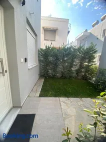 Apartment in Paralia Ofriniou - Image 1