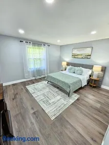 Modern 4BR Near Six Flags & Naval Base - Image 4
