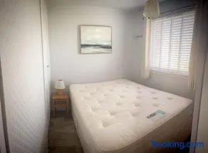 Captivating 2 Bed Chalet Pool & Pet Friendly - Image 2