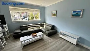 3 bedroom cottage - Image 2