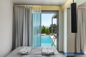 Merivian Seaside Suites - Image 1