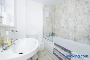 4 Bedroom House For Corporate Stays in Kettering - Image 3