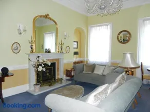 The Circus Apartment - Image 1