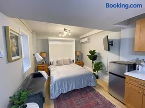 Renovated Studio, near hospitals, MBTA - Image 4