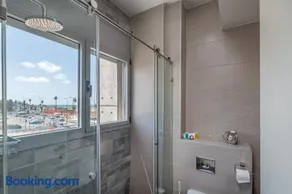 Beautiful Sunny 3 bedrooms in font of the beach - Image 2