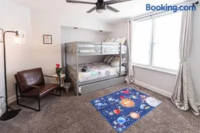 Glamorous Renovated Modern Home - Image 2
