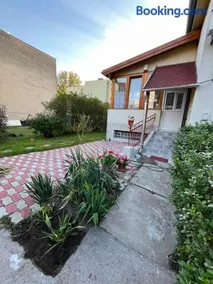 Cozy Homestay with Garden and FreeParking - Image 2