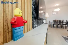 HostaHome Suites at Afiniti Residence walk to Legoland - Image 3
