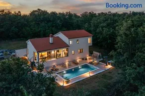 Vila Prisunca with jacuzzi & swimming pool - Image 1