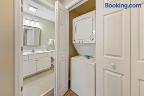 Beautiful 2 bedroom condo in resort community - Image 4
