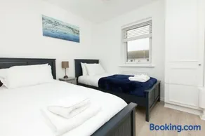 Stylish Seaside Stay – Brighton Marina Views - Image 4