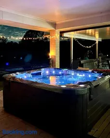 Hunter Valley Wine Country Escape - Spa, Pool, Firepit and Woodfired Pizza Oven - Keldan On Bell - Image 2