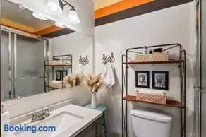 Retro Retreat, BBQ, Patio with Outdoor Seating! - Image 3