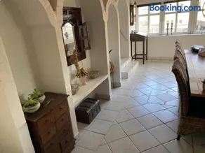 Coastal Getaway 5BR W Courtyard & Parking - Image 2