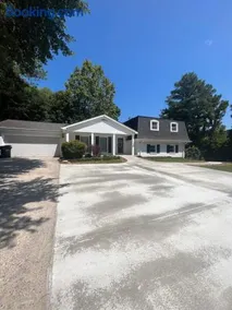 4-bedroom Duplex with AC and WiFi in Dalton GA - Image 5