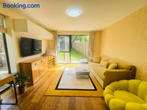 Taylors Place 3bedroom 2Bath Modern House in Winchester Wifi 2FreeParking - Image 2