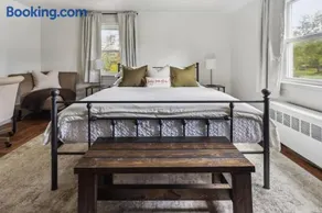 Large Private Studio Apartment - Image 5
