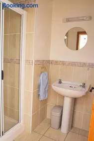 Stylish 3-Bed Home Walk to Lahinch Village - Image 2