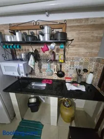 Flat na Praia de Itapuã no Terreo com AR-Condicionado - SEM TAXAS - Image 4