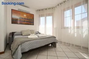 -LUMINOSA 5 STARS WITH BALCONY- Wifi Netflix 15 minutes from Duomo - Image 1