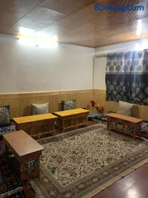 OMBAY GUESTHOUSE - Image 1