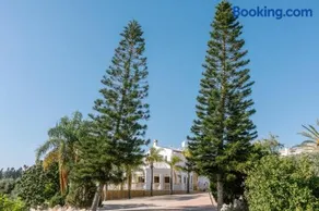 Villa Rafaella Private Pool, Gym & Jacuzzi - Image 3