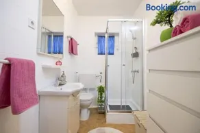 Lucy's apartment - Image 2