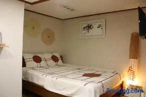 Lydia Craft Guesthouse - Image 3