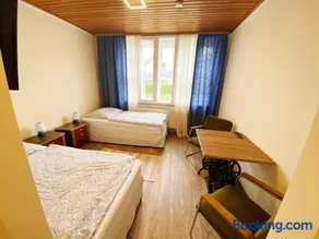 Hostel - Image 2