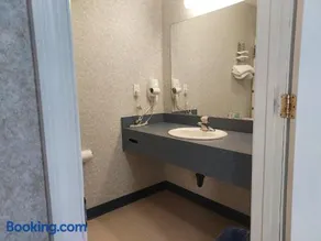 Studio Inn and Suites - Image 2
