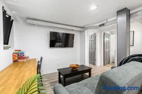 Basement with Full Kitchen and Near Downtown - Image 4