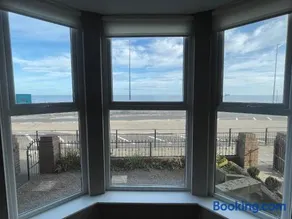 The Beach Front Apartment, Amazing Frontline Sea Views - Image 3