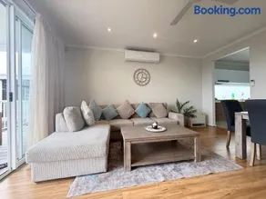 Coastal Breeze At Caves Beach Villas - Image 2