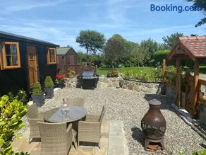 Carlingford Glamping Hut - Image 3