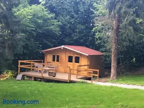 Cabane au milieu des bois - Image 1