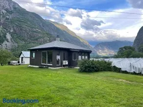 Jordeplegarden holiday home - Part of a farm - Two buildings - Close to Flåm - Image 4