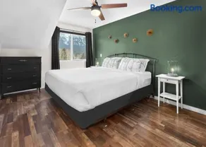 Mountain Gate - Pet Friendly 2BR w Mountain Views and open hot tub - Image 1