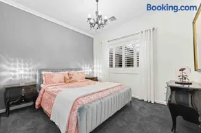 Berwick Springs Lake side Rose Cottage - Image 1