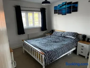 Brackley near Silverstone Grand Prix 3 double bed family home - Image 3