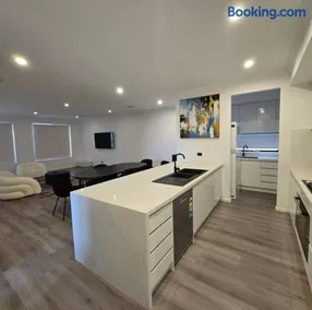 Modern and Chic Home in Fraser Rise - Image 5