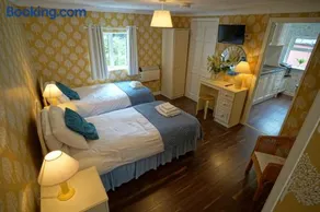 Riverside apartment - Image 2