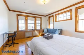 152 Quite & Bright & Spacious Apt in Brighton - Image 1