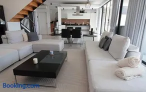 Villa Riviera - Image 2